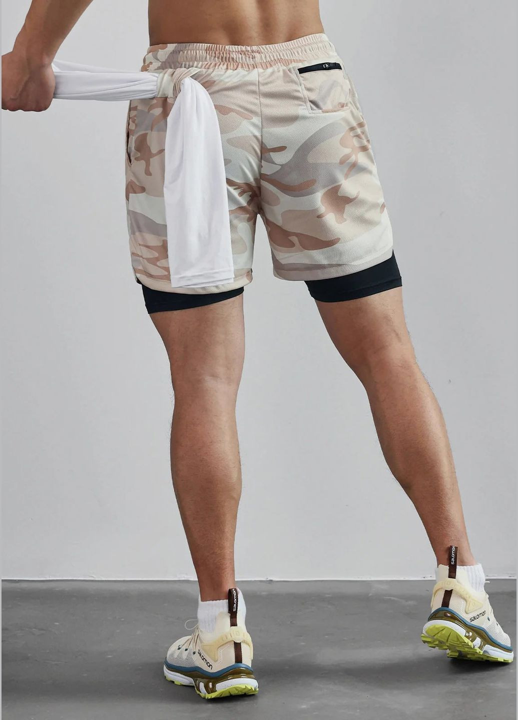 Спортивные шорты бежевый камуфляж с черными тайтсами для тренировок и бега No Brand (348317808)