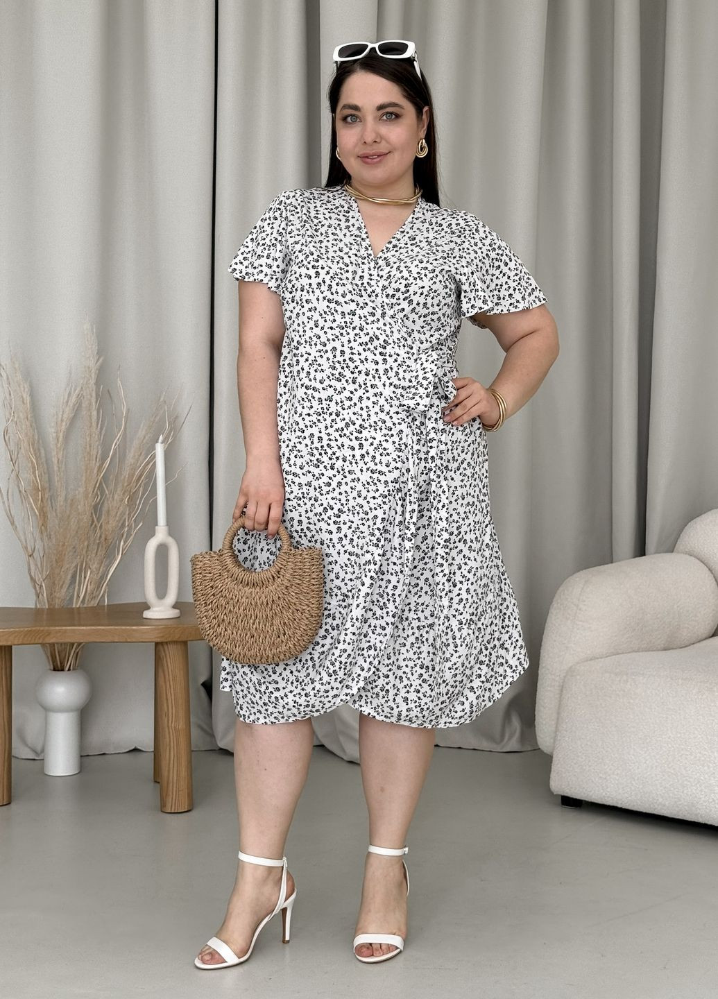 Білий пляжна, повсякденний, кежуал, коктейльна літня легка сукня на запах в квіточку зі штапелю на запах Merlini леопардовий
