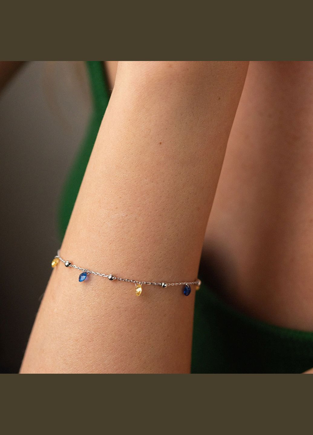 Браслет Независимая с шариками в белом золоте (синие и желтые фианиты) б05171 17 17 Oniks (264025085)