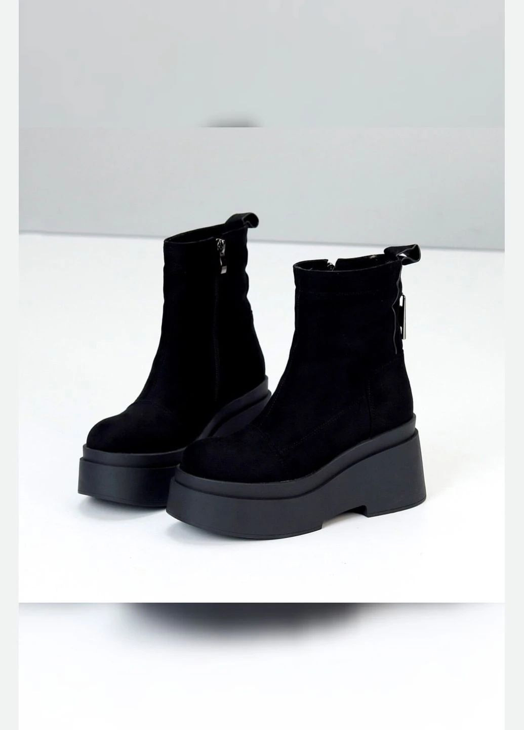 Зимние женские зимние черные ботинки сапоги из эко-замши на танкетке с мехом для зимы Viki с молнией из искусственной замши