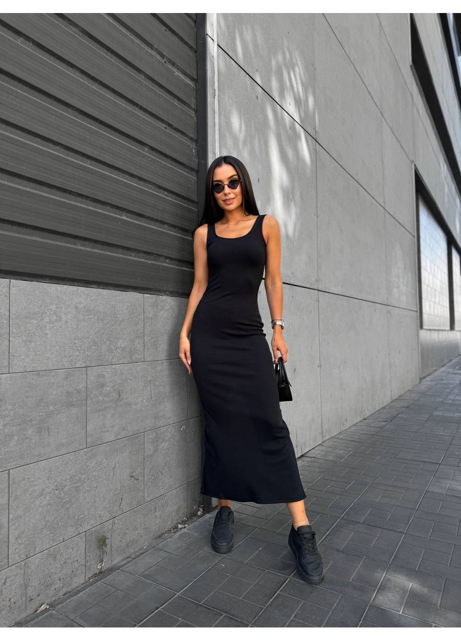 Черное кэжуал женское платье меди в рубчике с высоким разрезом. MonCher