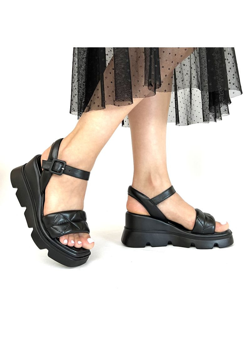 Черные босоножки женские кожаные черные на танкетке. Bengzo Baldini с ремешком