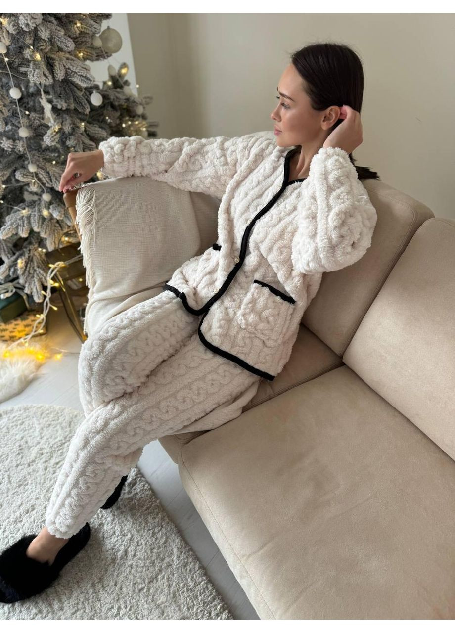 Біла флісова піжама кремова з чорним кантом тепла жіноча. домашній комплект кремового кольору флісовий із кофтою на ґудзиках. No Brand
