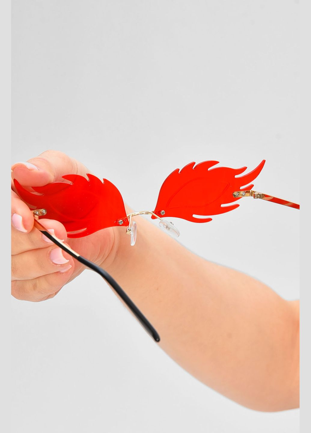 Окуляри-полум'я жіночі вузькі червоного кольору Let's Shop (340052483)