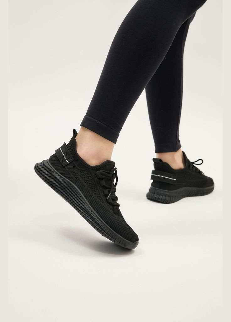 Черные демисезонные кроссовки 184100 Lonza