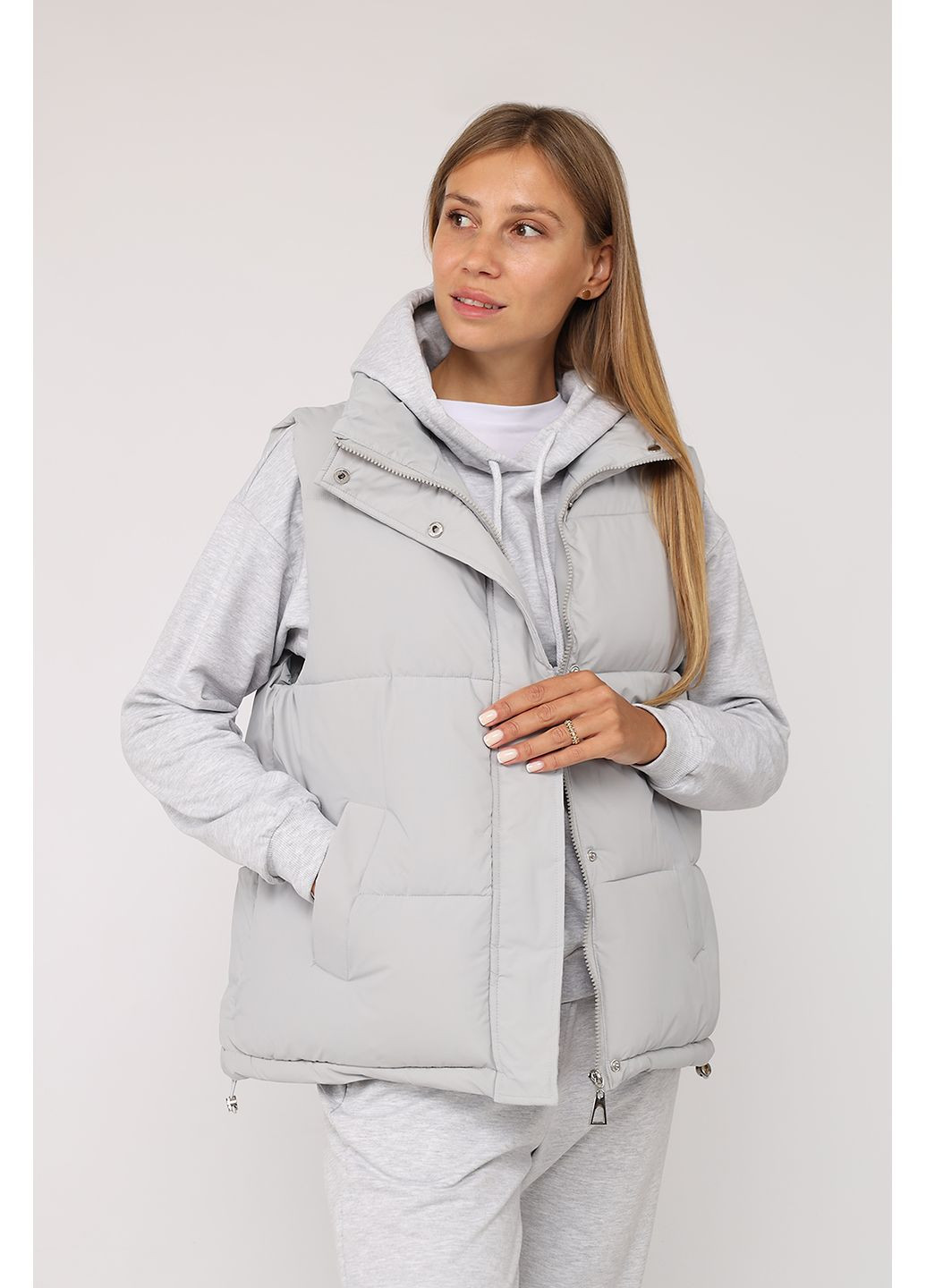 Утепленный женский жилет цвет светло-серый ЦБ-00277849 Yuki (353686369)