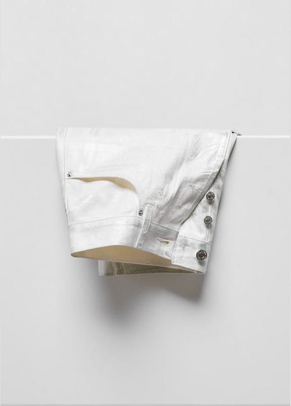 Актуальные металлизированные джинсовые шорты с напылением Mango (330457692)