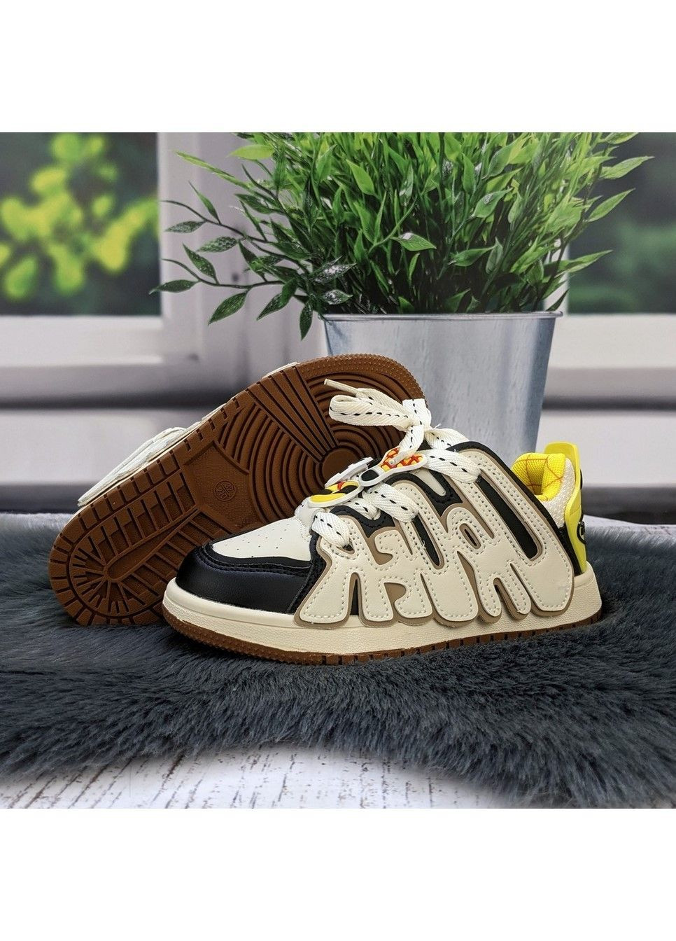 Бежевые демисезонные кроссовки детские для девочки Kimboo