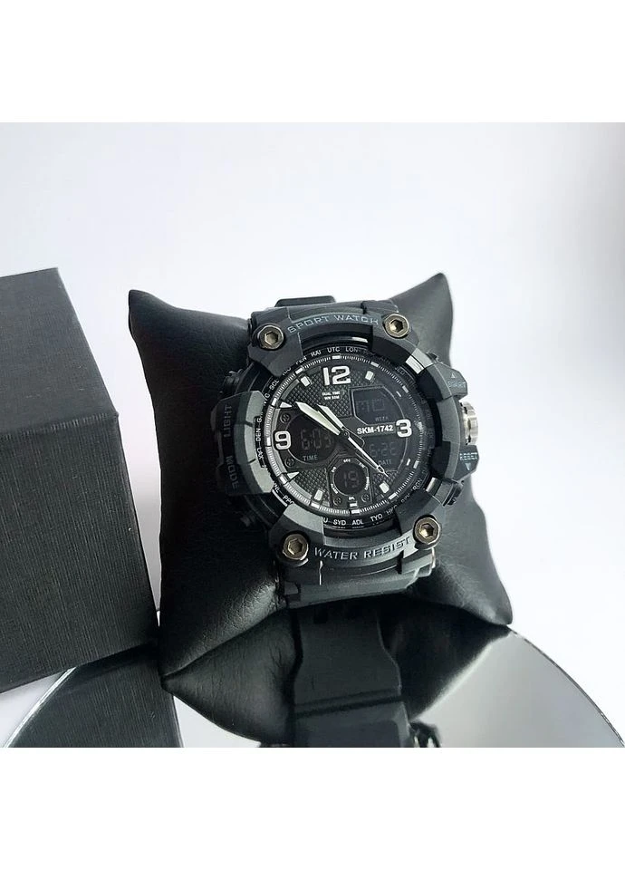1742 Black No Brand (367624824)