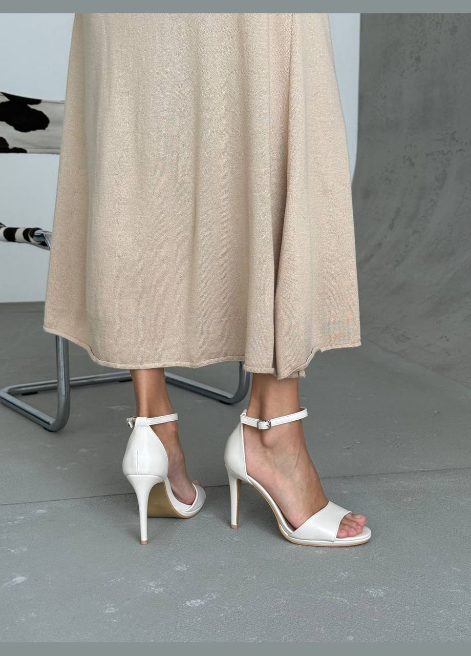 Светло-бежевые стильные женские босоножки No Brand с ремешком