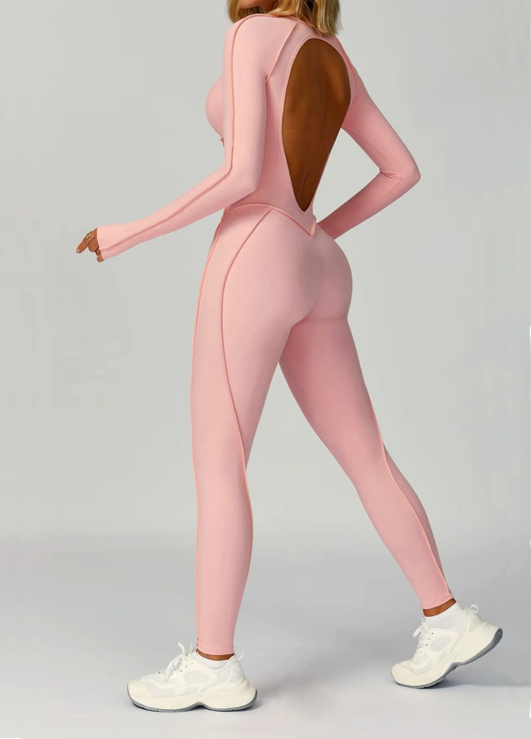 Женский спортивный сплошной комбинезон, декорированный швами с длинным рукавом и открытой спинкой. Strunka комбинезон-брюки однотонный розовый спортивный