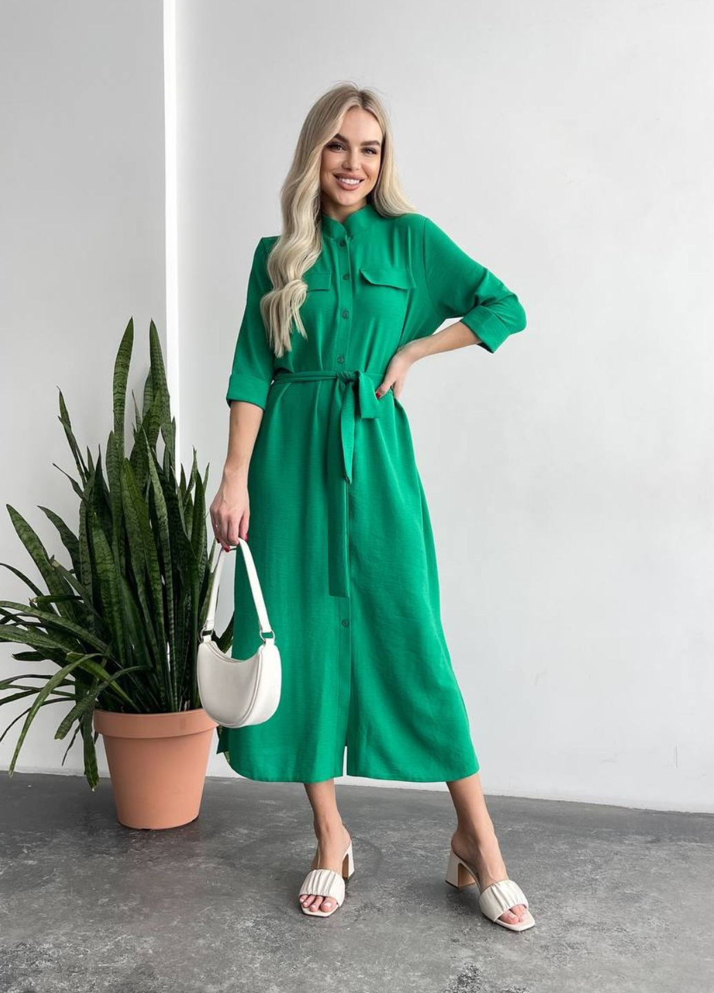 Зеленое повседневный платье-макси с разрезом No Brand однотонное
