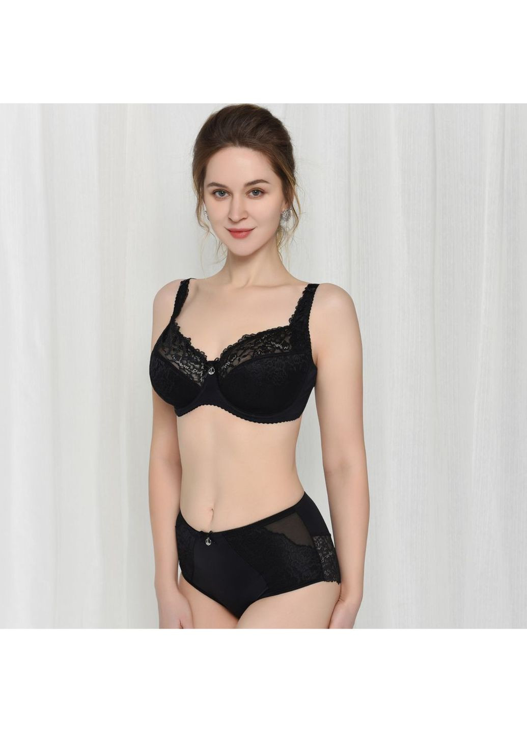 Чёрный комплект, с косточкой, кружевом и изящными декоративными деталями 36/80d Lanny Mode