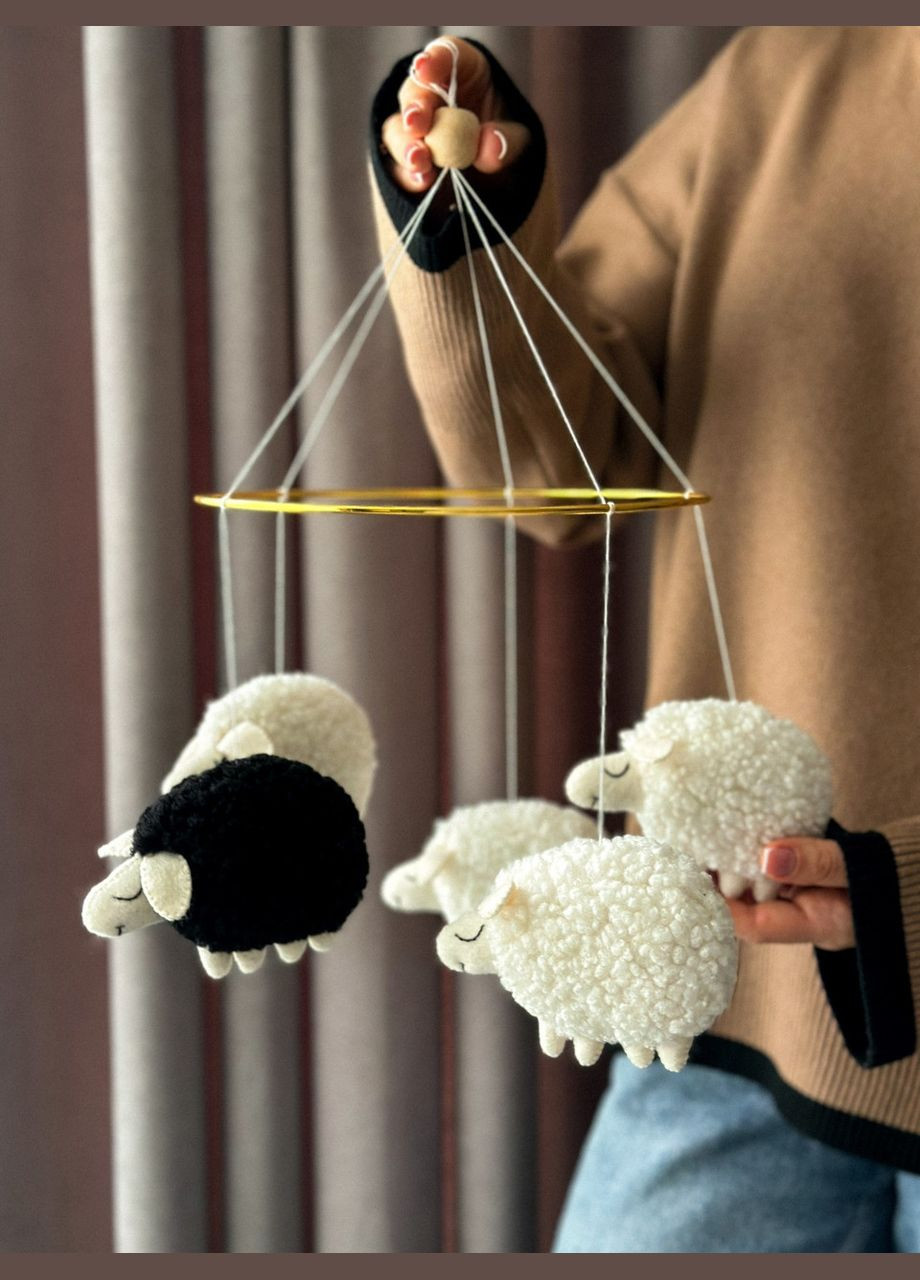 Детский музыкальный мобиль на кроватку для младенцев WooolyWool «Барашки» с 35 мелодиями No Brand (342757827)