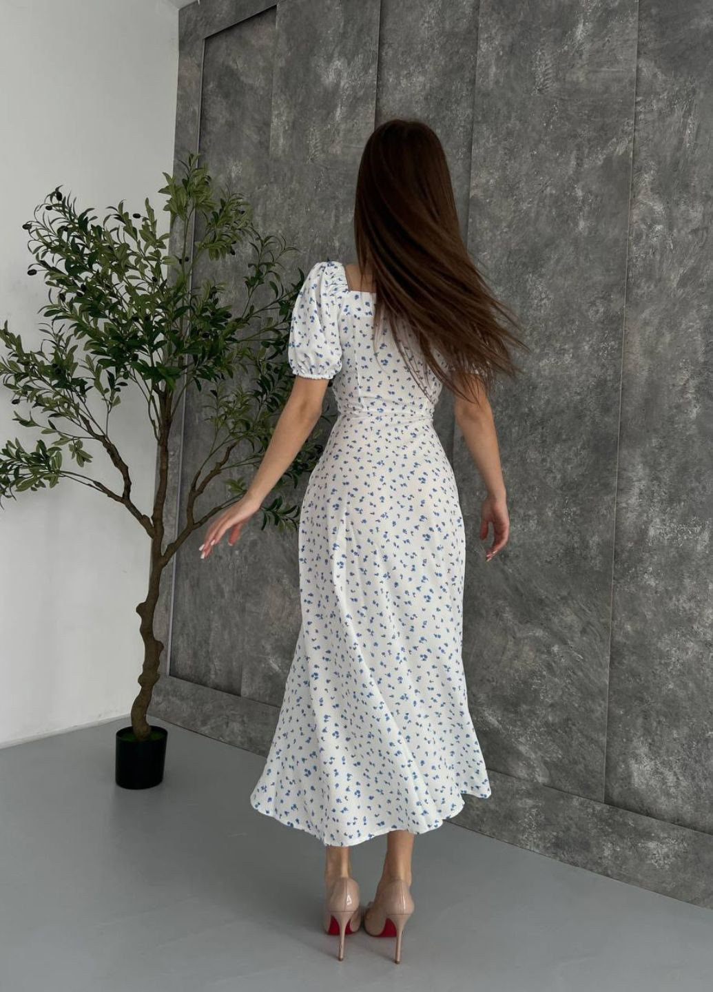 Голубое повседневный платье макси с разрезом на ножке а-силуэт Україна с цветочным принтом