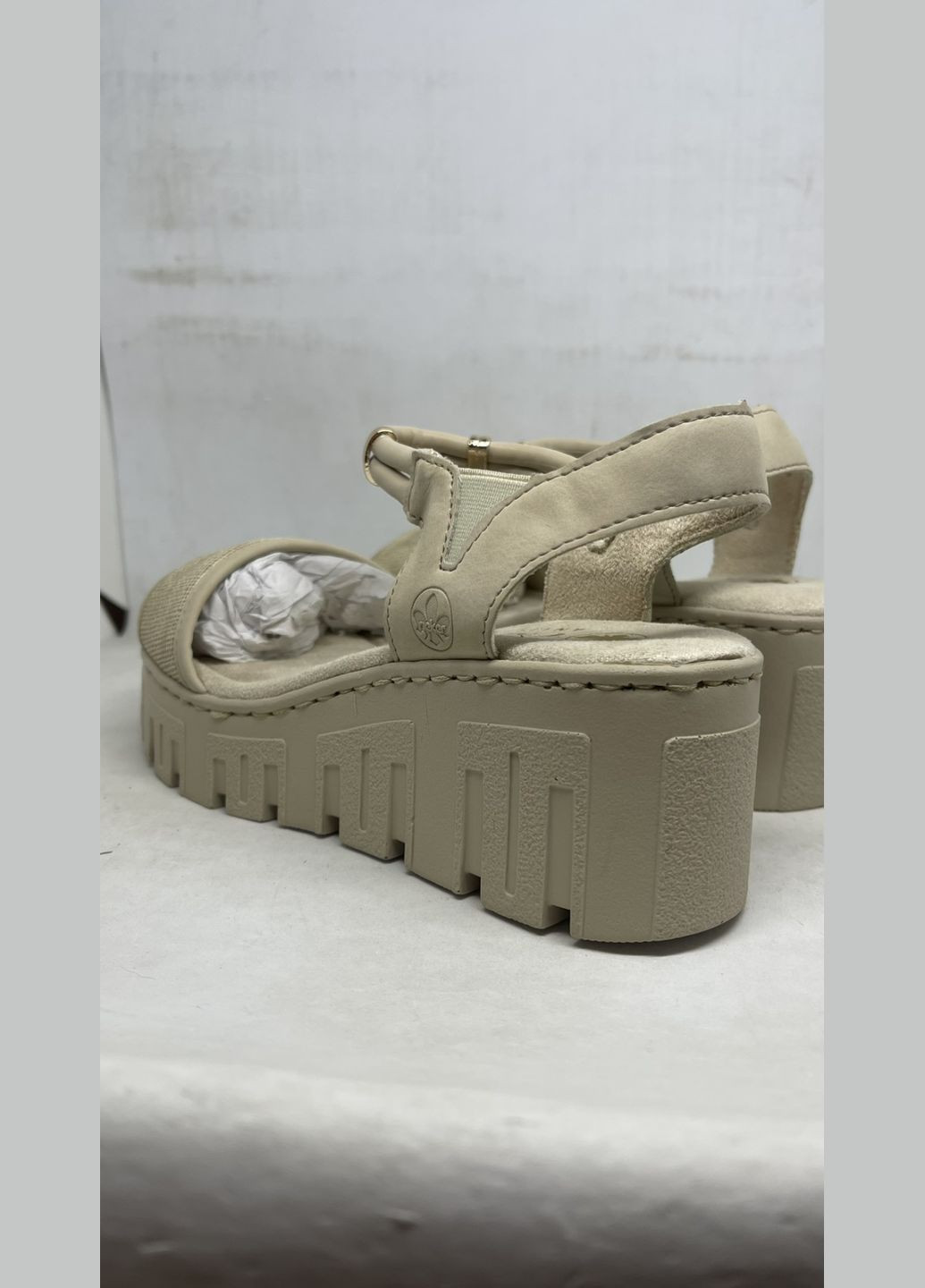 Бежевые босоножкт женские Rieker