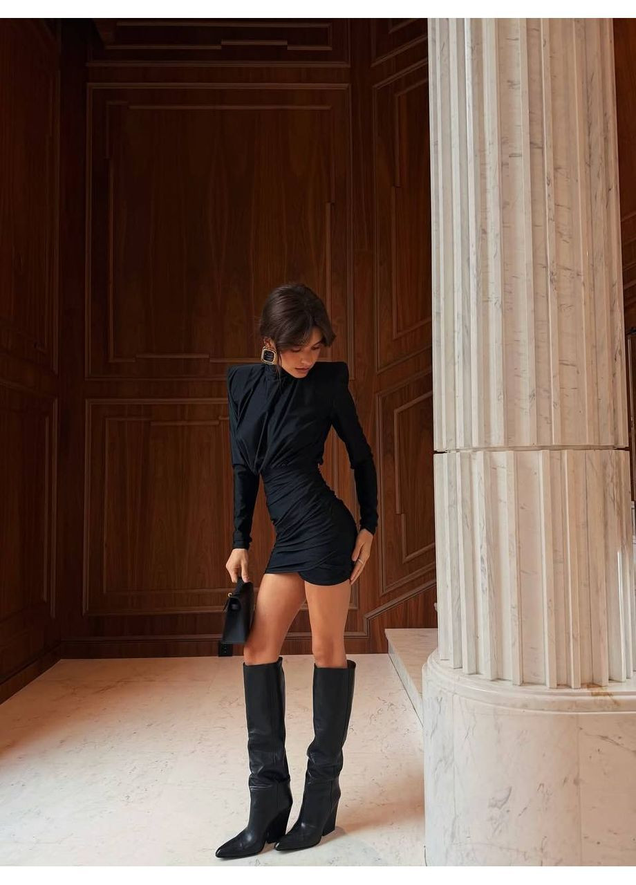 Чорна святковий, вечірня міні сукня декорована драпіруванням силуетна Adelante однотонна