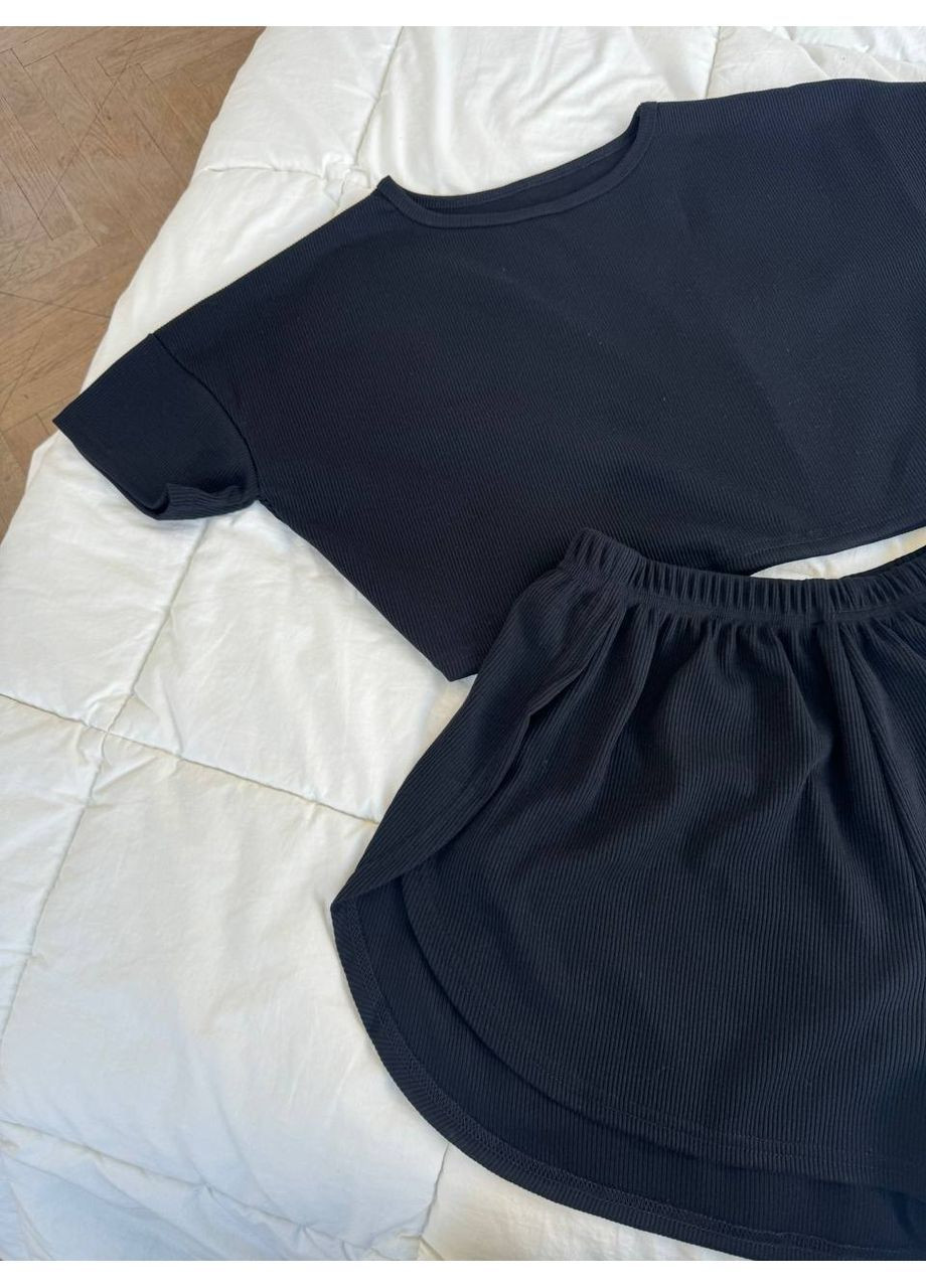 Чорна всесезон піжама жіноча в рубчик футболка та шорти вільного крою з боковими розрізами на стегнах футболка + шорти No Brand Піжама