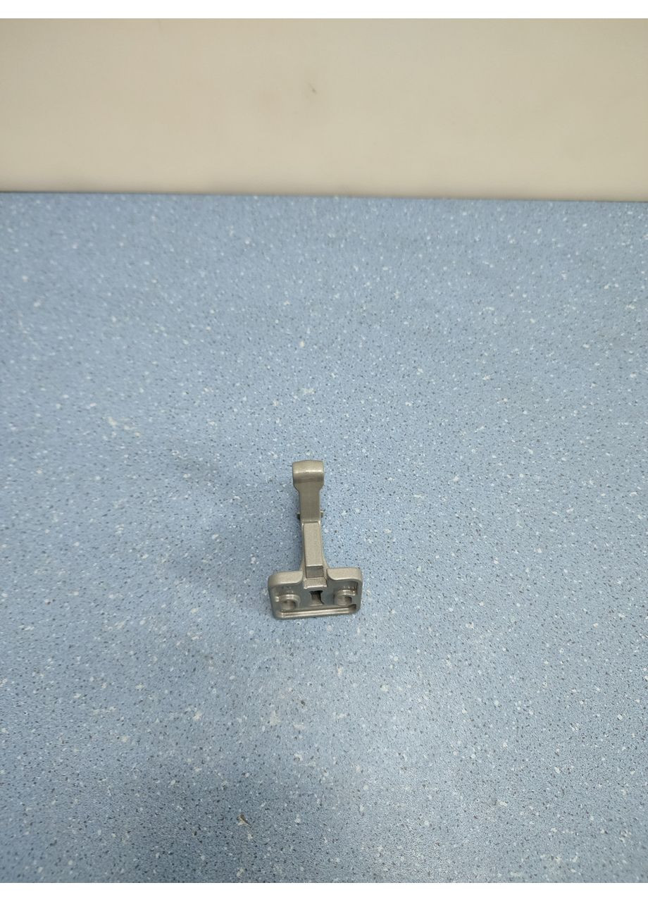 Петля для холодильника 9450106 LIEBHERR (361863115)