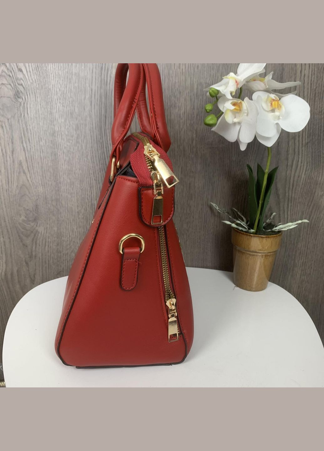 Жіноча сумка з вишивкою квітами сумочка з брелоком червона OEM (322648764)