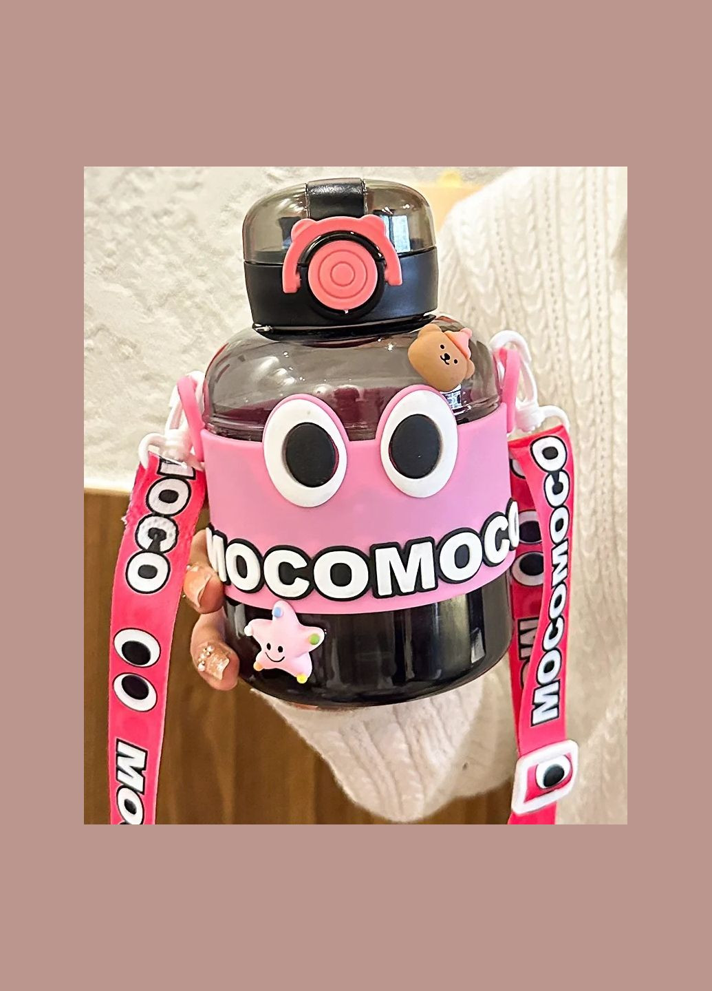 Пляшка для води, Mocomoco Funny Face 600 мл з дозатором, ремінцем та трубочкою, Рожева ( ) No Brand (302392531)