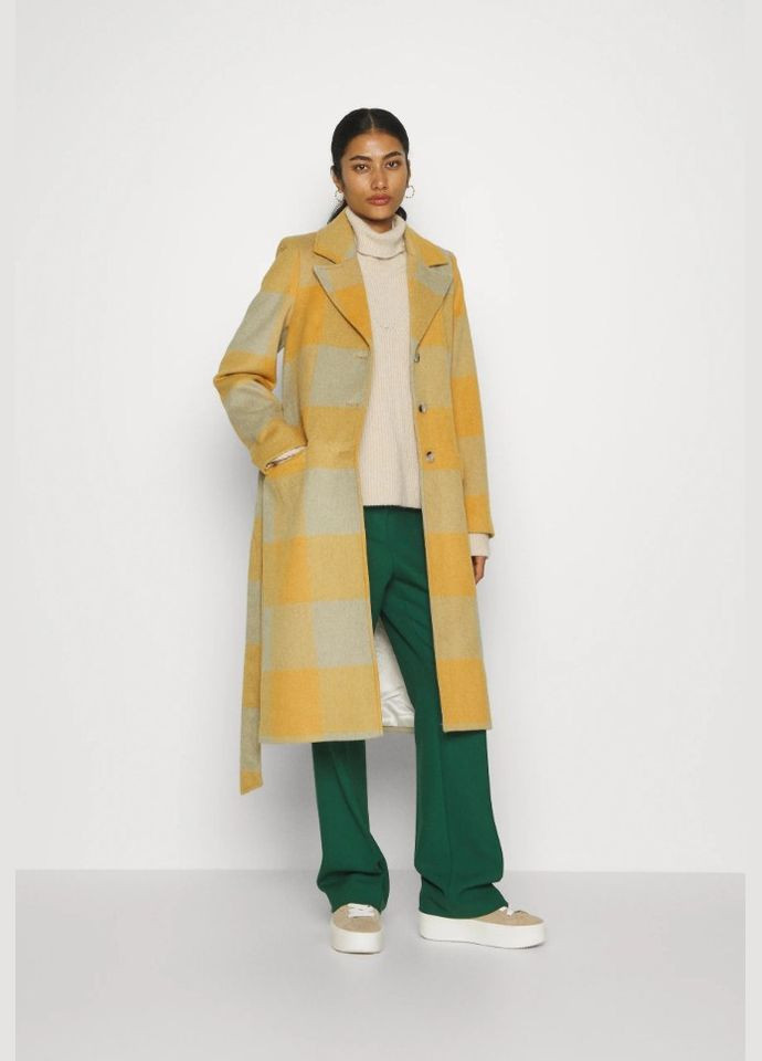 Оранжевое демисезонное Пальто женское Bruuns Bazaar