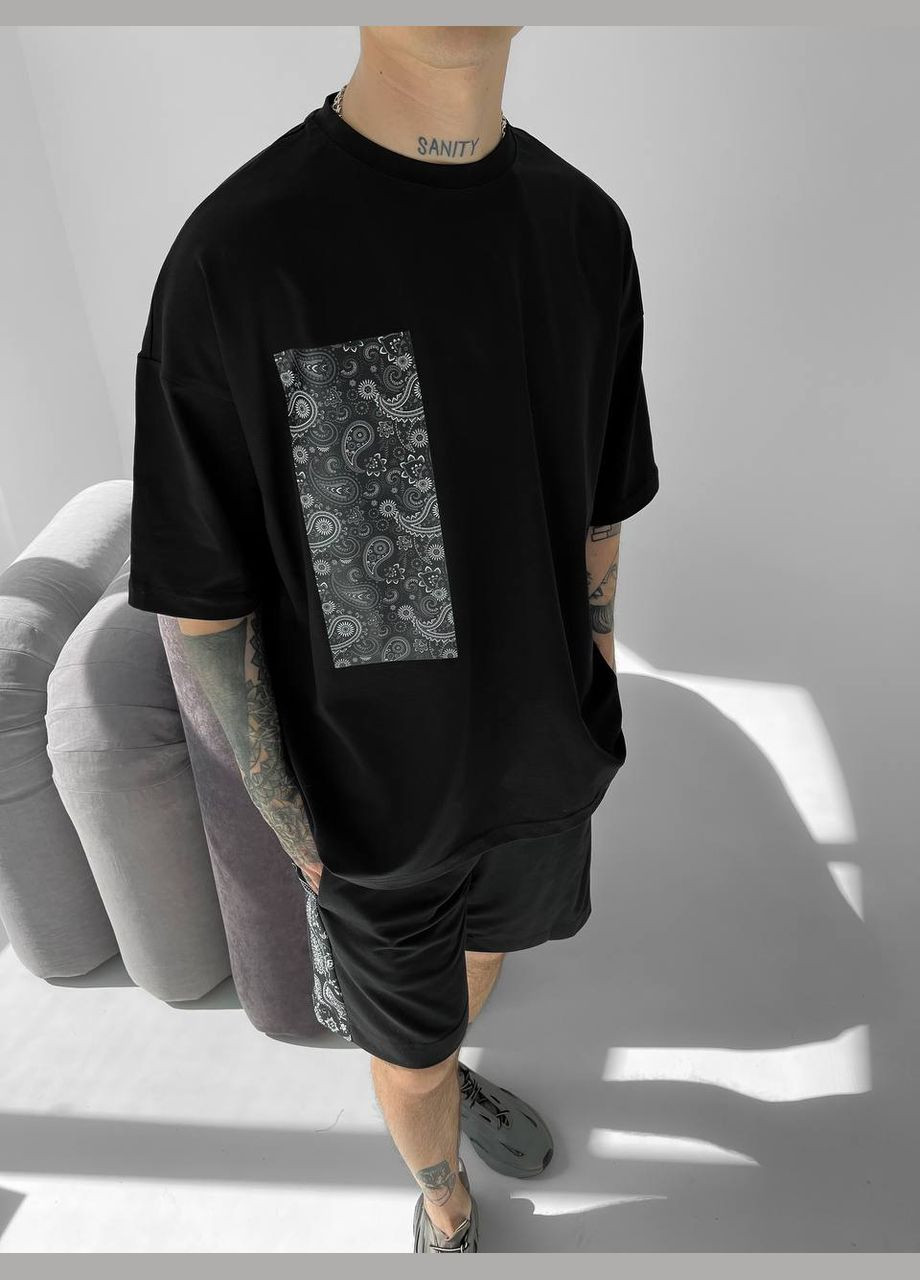 Чорна стильна футболка Vakko