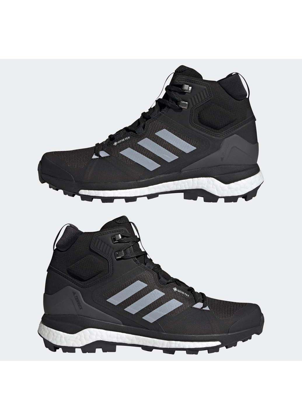 Черно-белые осенние ботинки adidas