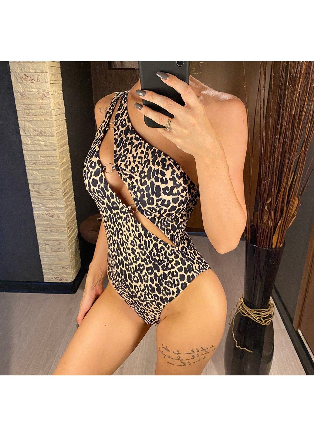 Коричневый купальник сдельный монокини candy на одно плечо с кольцами леопардовый коричневый монокини No Brand