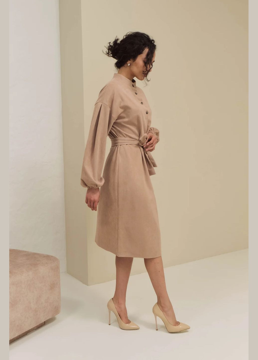 Бежевое деловое, повседневный, кэжуал платье Seventeen