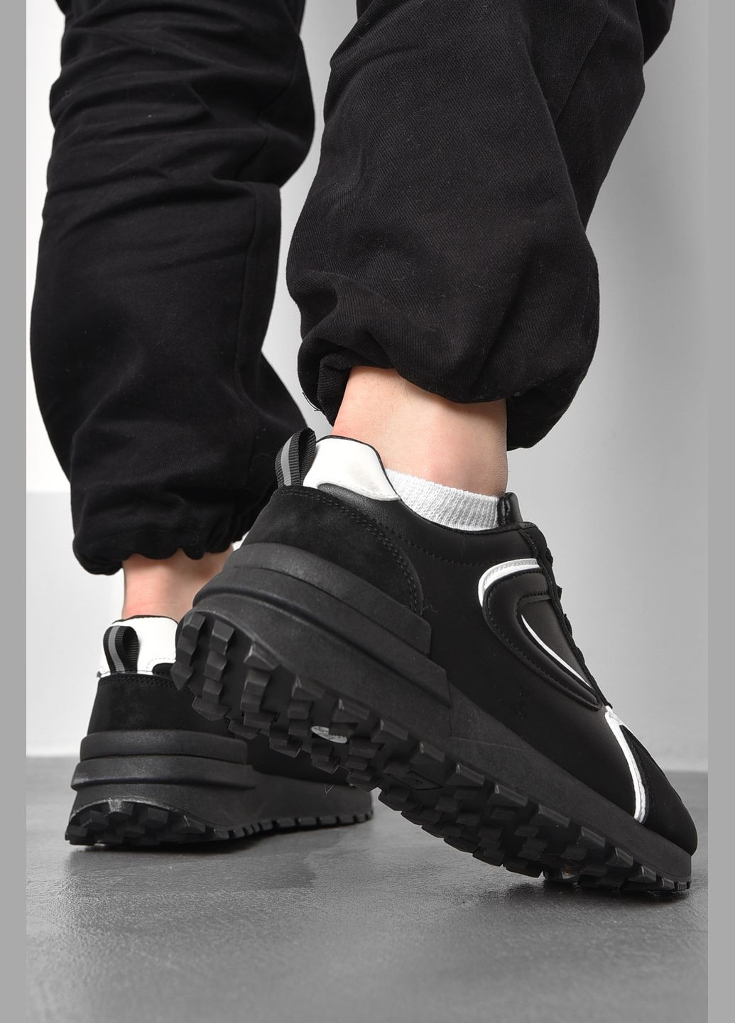 Чорні осінні кросівки жіночі чорного кольору з сірим на шнурівці Let's Shop