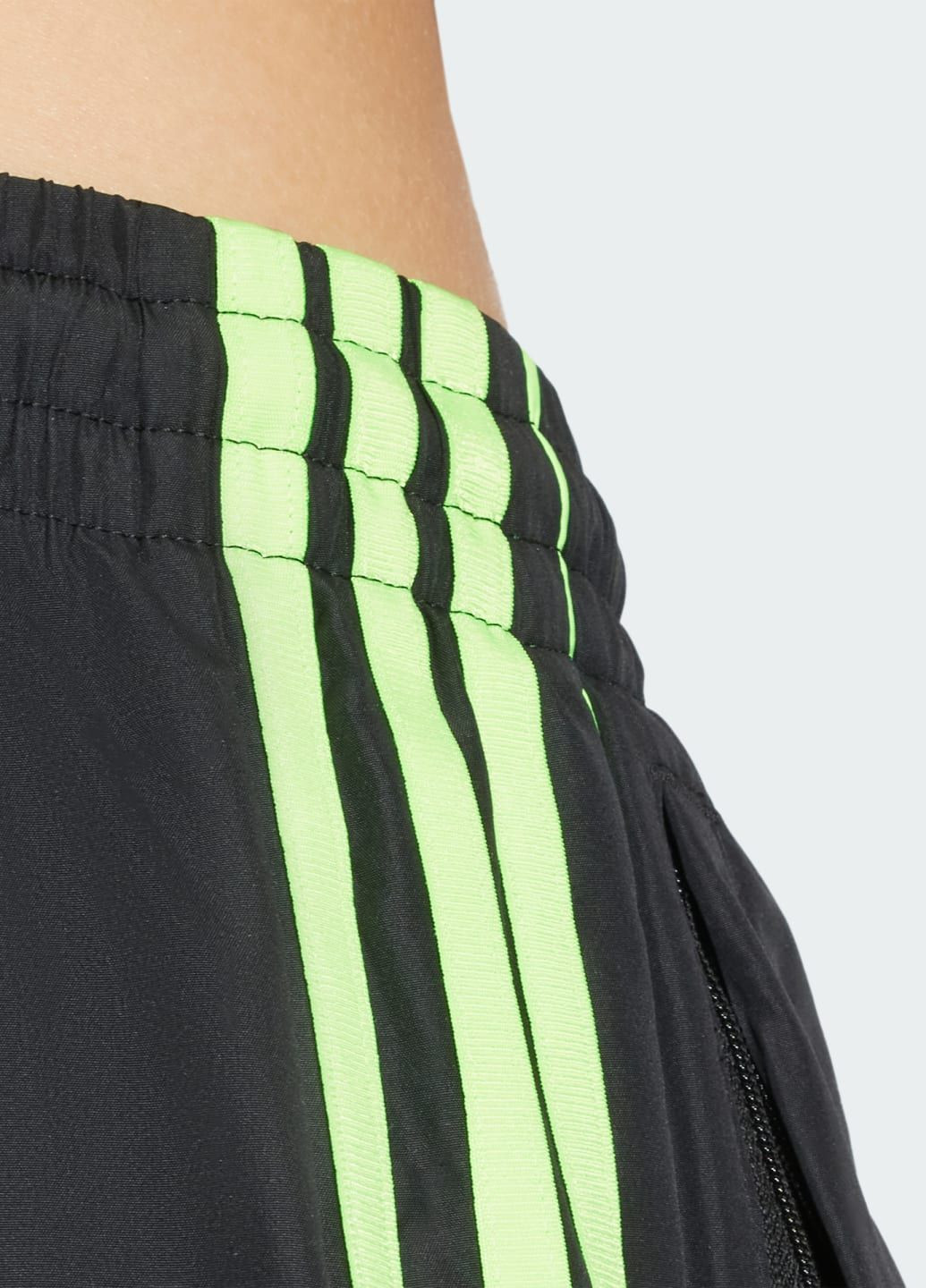 Спортивные брюки Teamgeist Adicolor Oversized Woven adidas (362575894)