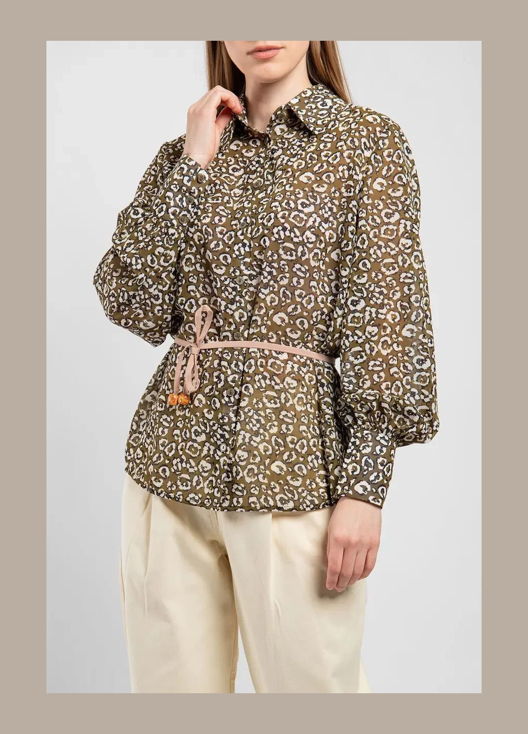 Оливковая (хаки) демисезонная блуза женская на пуговицы в анималистический принт хаки mkaz6215-2 Modna KAZKA