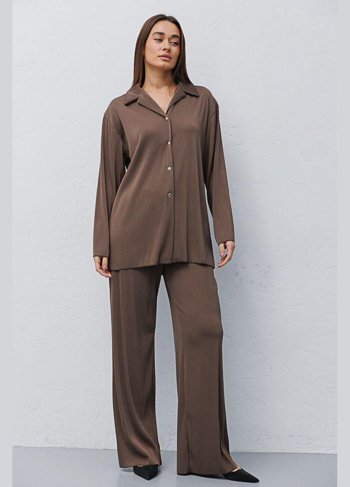 Жіночий плісований коричневий костюм з брюками і сорочкою Arjen (289787449)