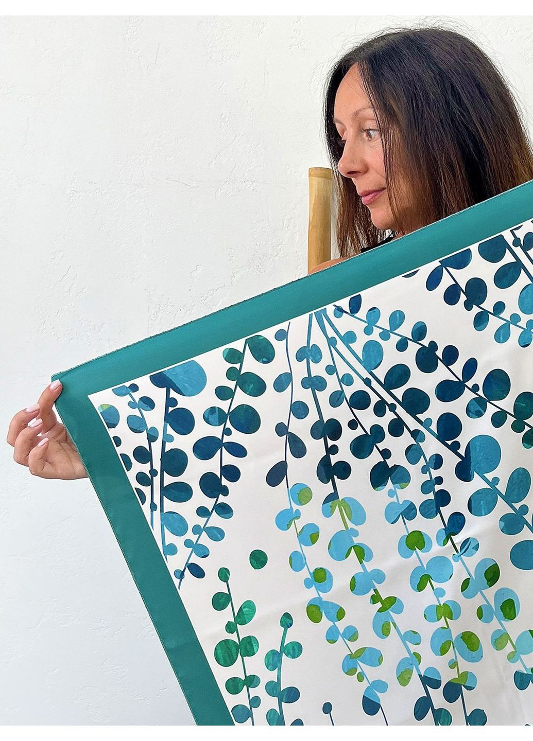 Жіноча хустинка з принтом Листя Presentville 7547 (361679300)