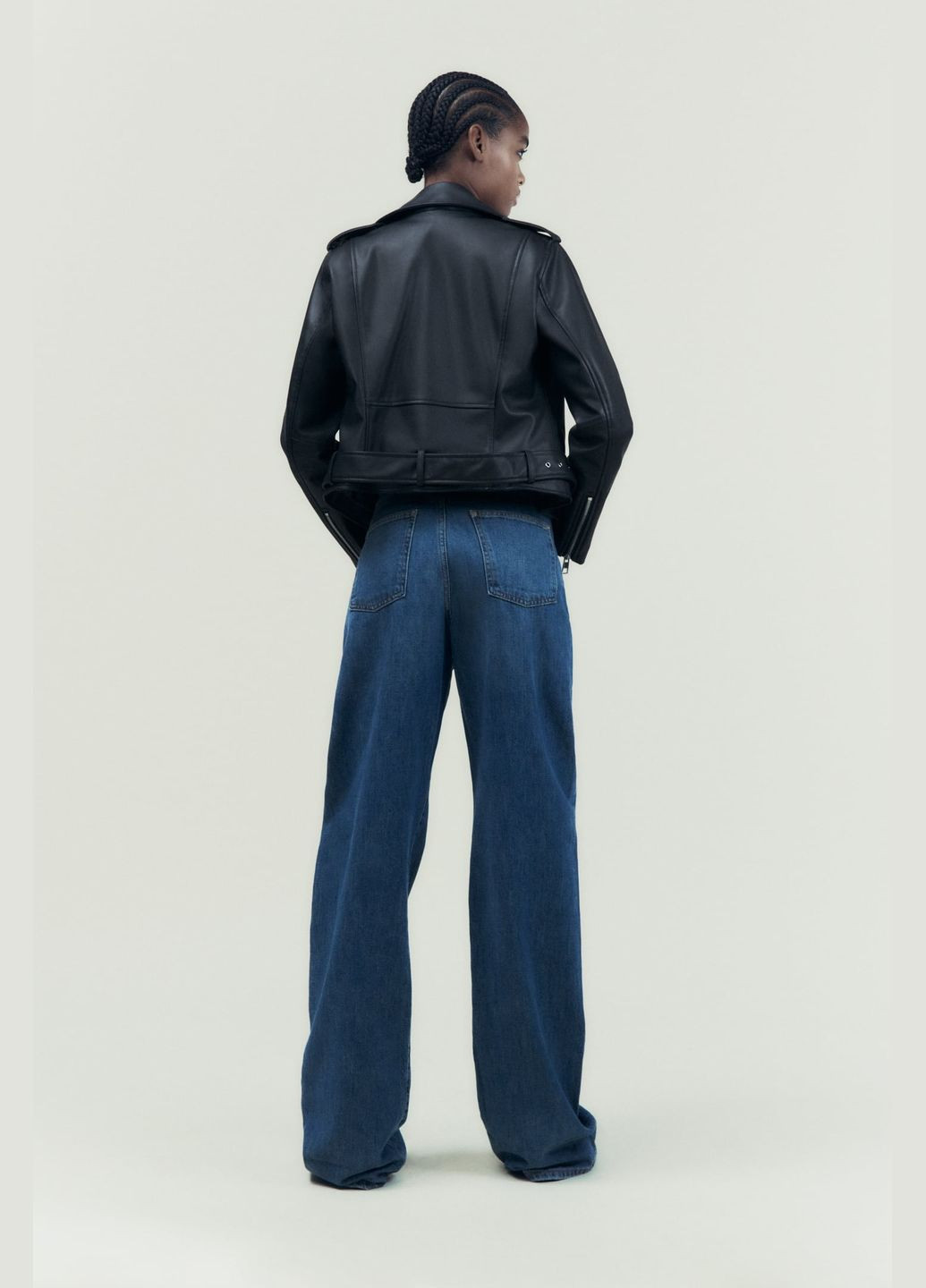 Чорна демісезонна жіноча куртка зі штучної шкіри розмір Zara