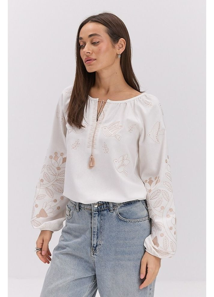 Молочна жіноча вишиванка молочна з квітами і пташками гладдю mkar35049-5 Arjen (355803838)