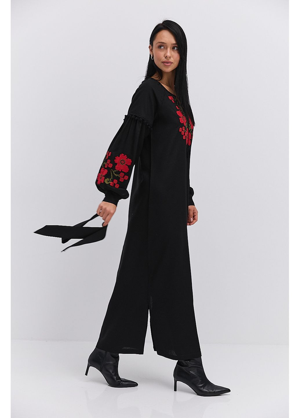 Чорна довге плаття-вишиванка бежеве з червоними маками хрестиком Arjen льон (297577579)