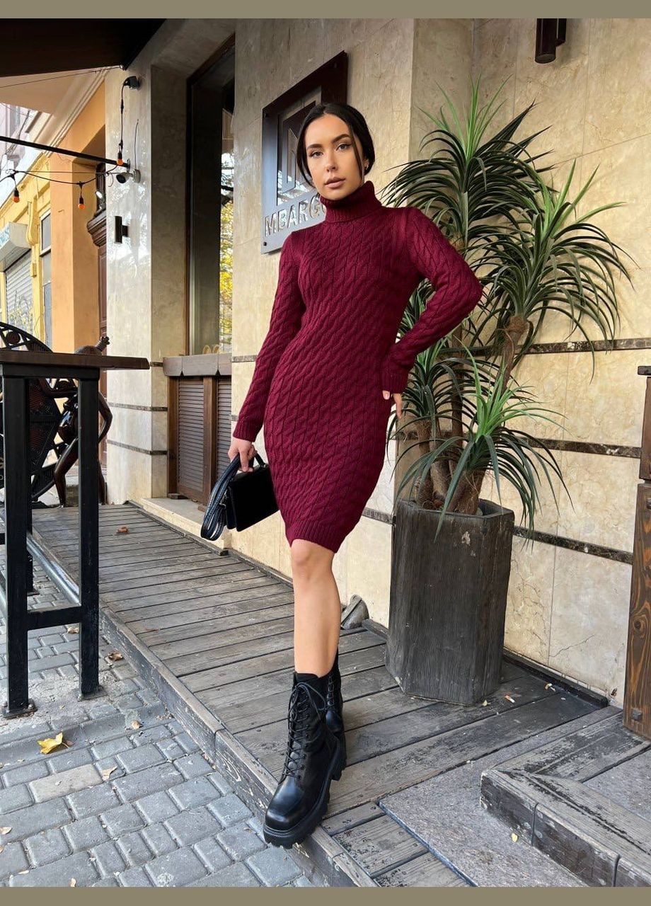 Бордовое вязаное платье с горловиной Fashion