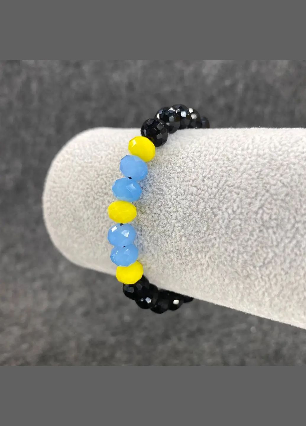 Браслет "чеське скло" блакитно-жовта вставка гранована намистина 8мм на резинці обхват 17-18 см No Brand браслет (301163174)