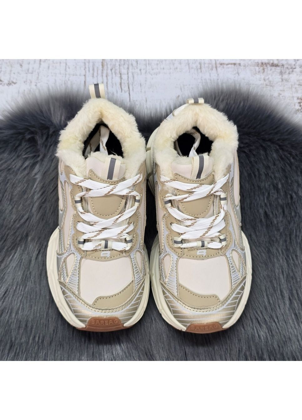 Зимние ботинки женские зимние violeta бежевые с искусственным мехом на платформе Fashion из искусственной кожи