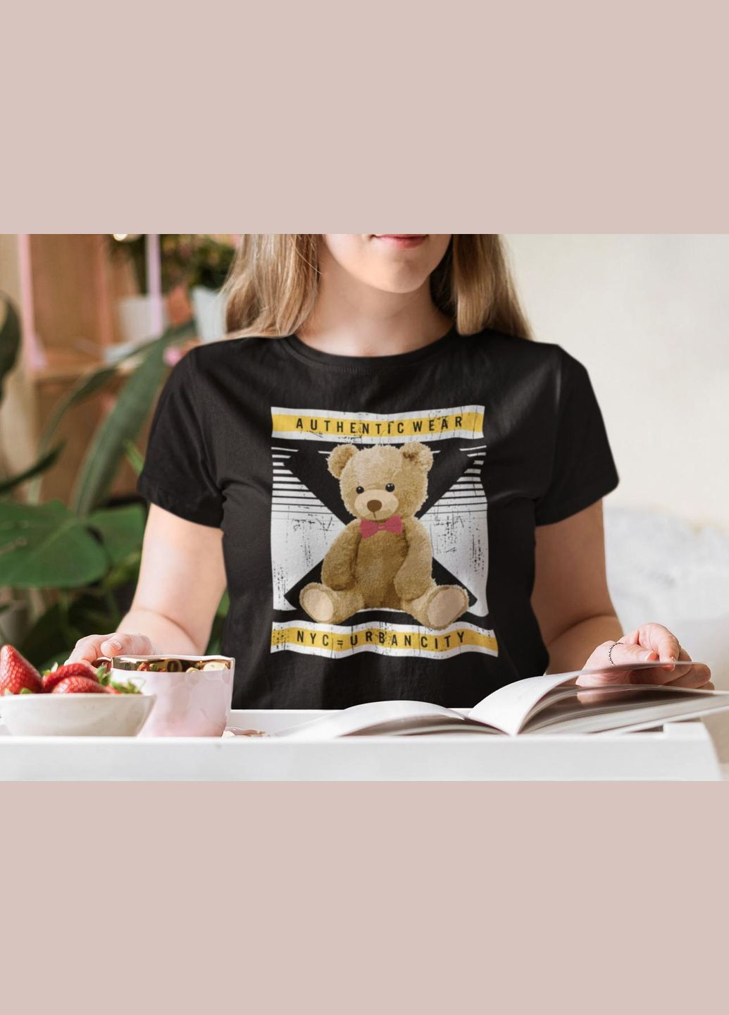 Черная летняя женская футболка с принтом teddy bear 20000003266 с коротким рукавом Mishe
