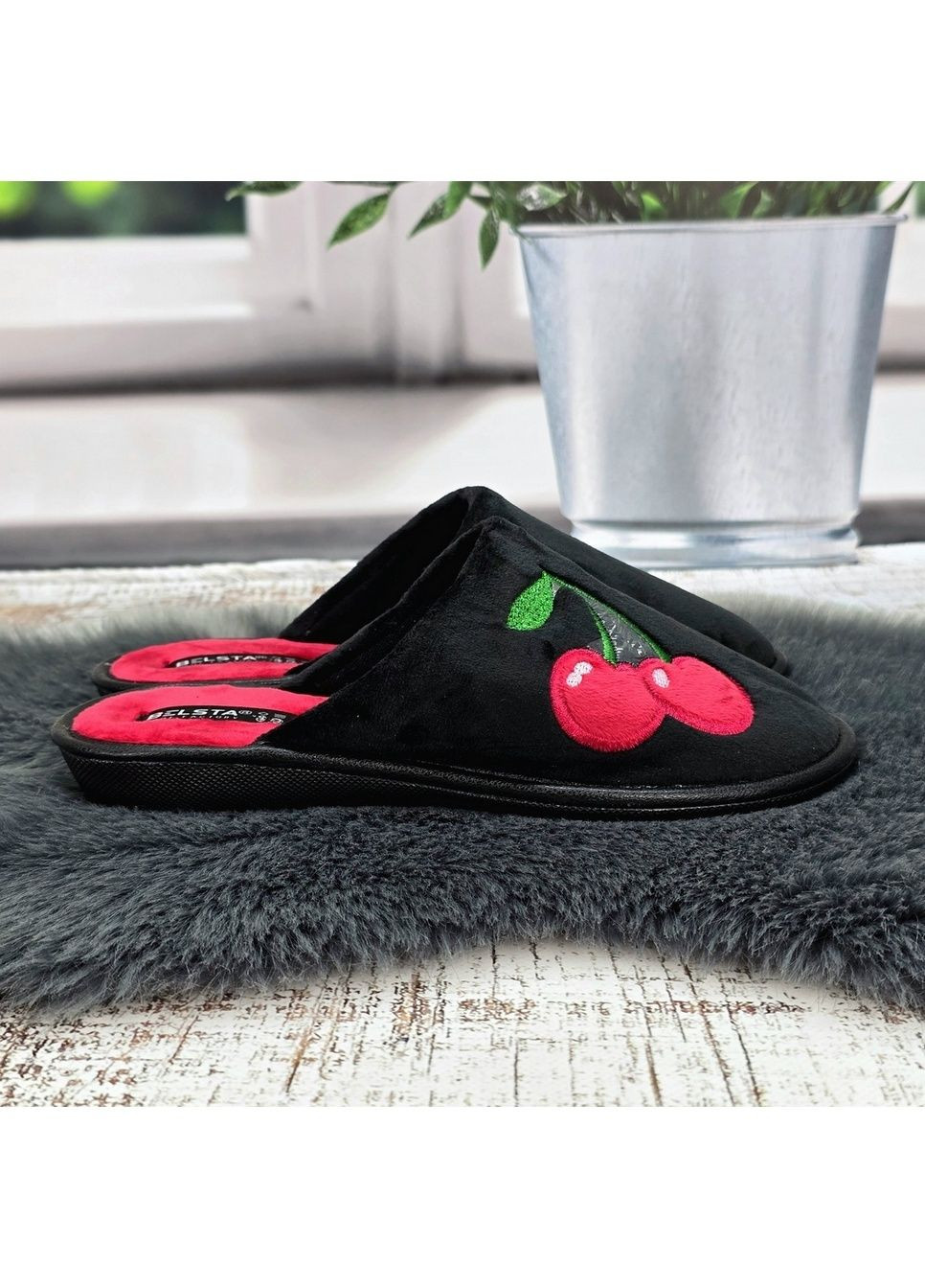 Тапочки жіночі домашні чорні з червоним велюрові із закритим носком Белста (369504710)