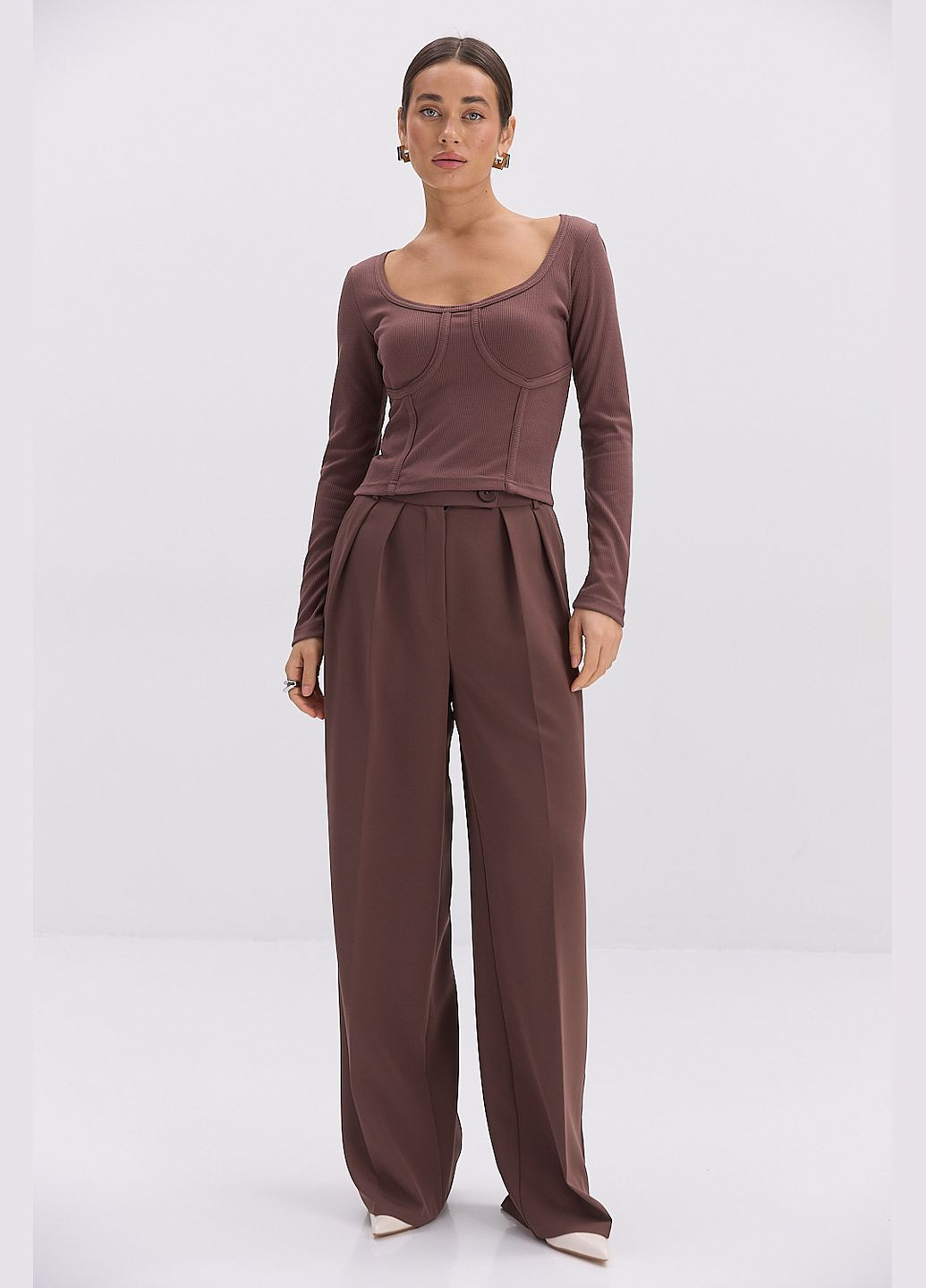 Жіночий лонгслів в білий рубчик з декоративними чашками Arjen (317233880)