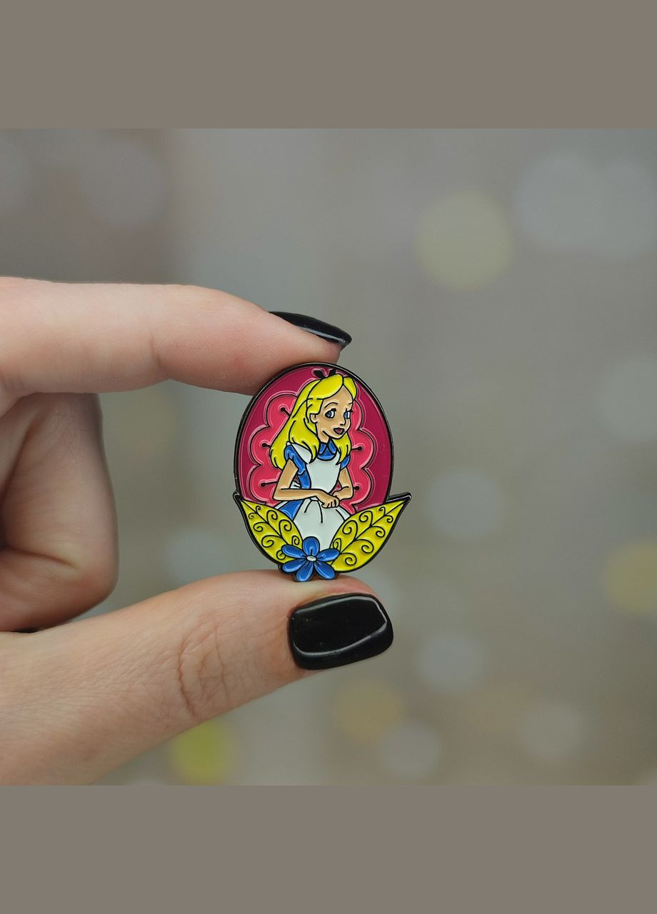 Металевий значок, пін "Алісині пригоди у Дивокраї" SureGeek (315149649)