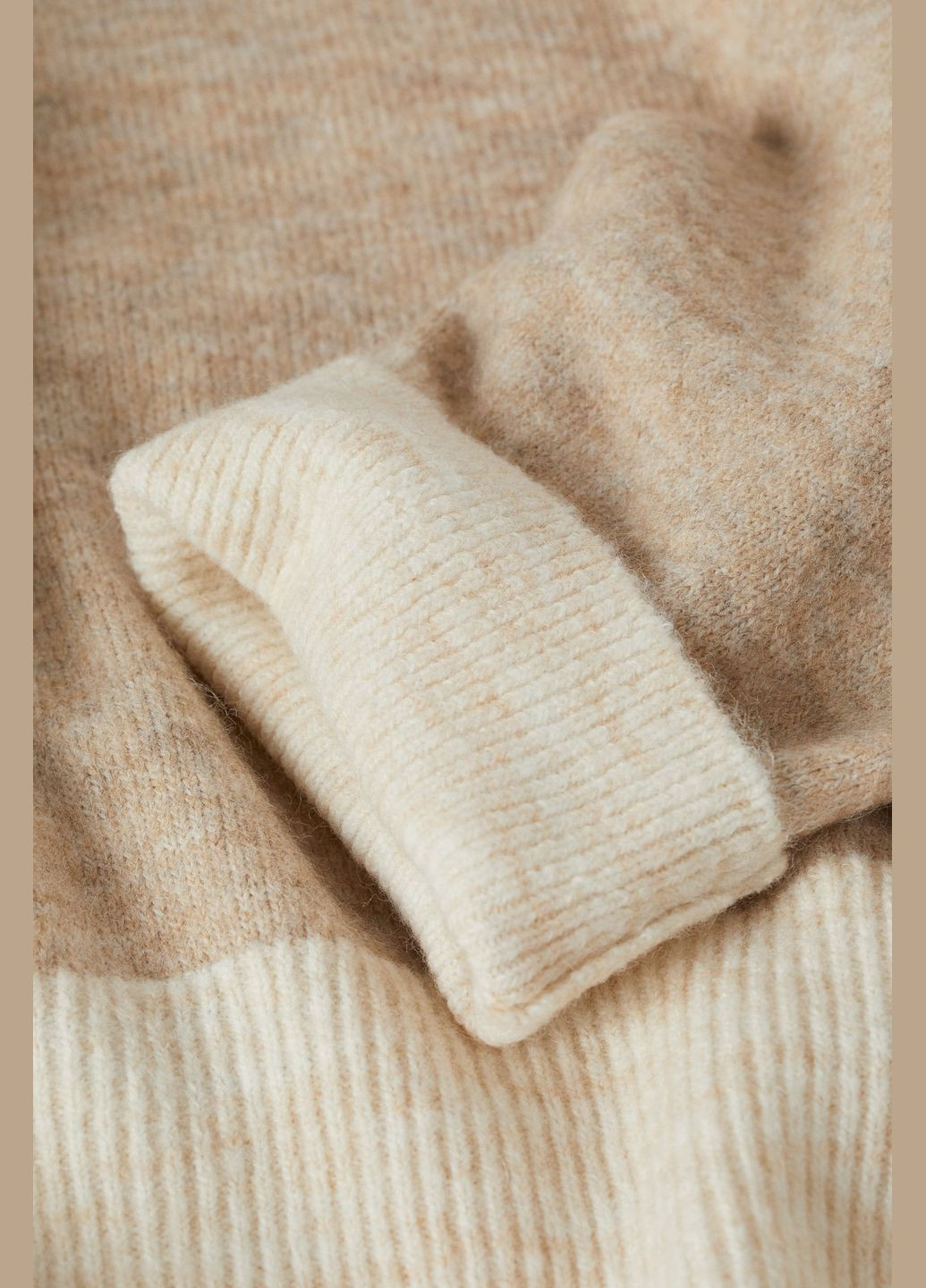 Світло-бежевий зимовий светр оверсайз H&M