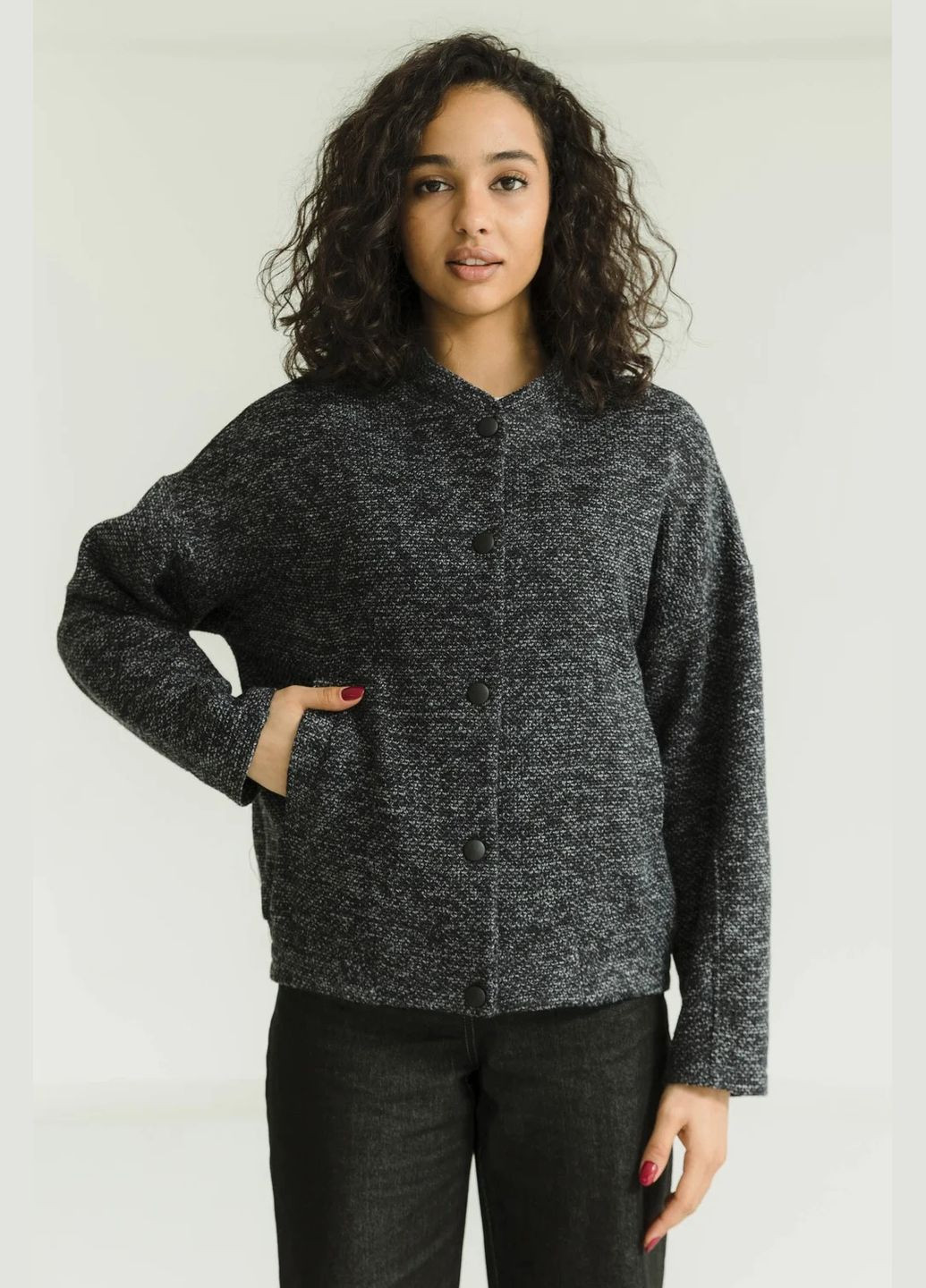 Чорна демісезонна бомбер Seventeen