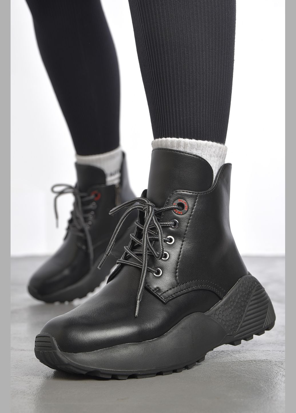 Черевики жіночі демісезонні чорного кольору Let's Shop (303772147)