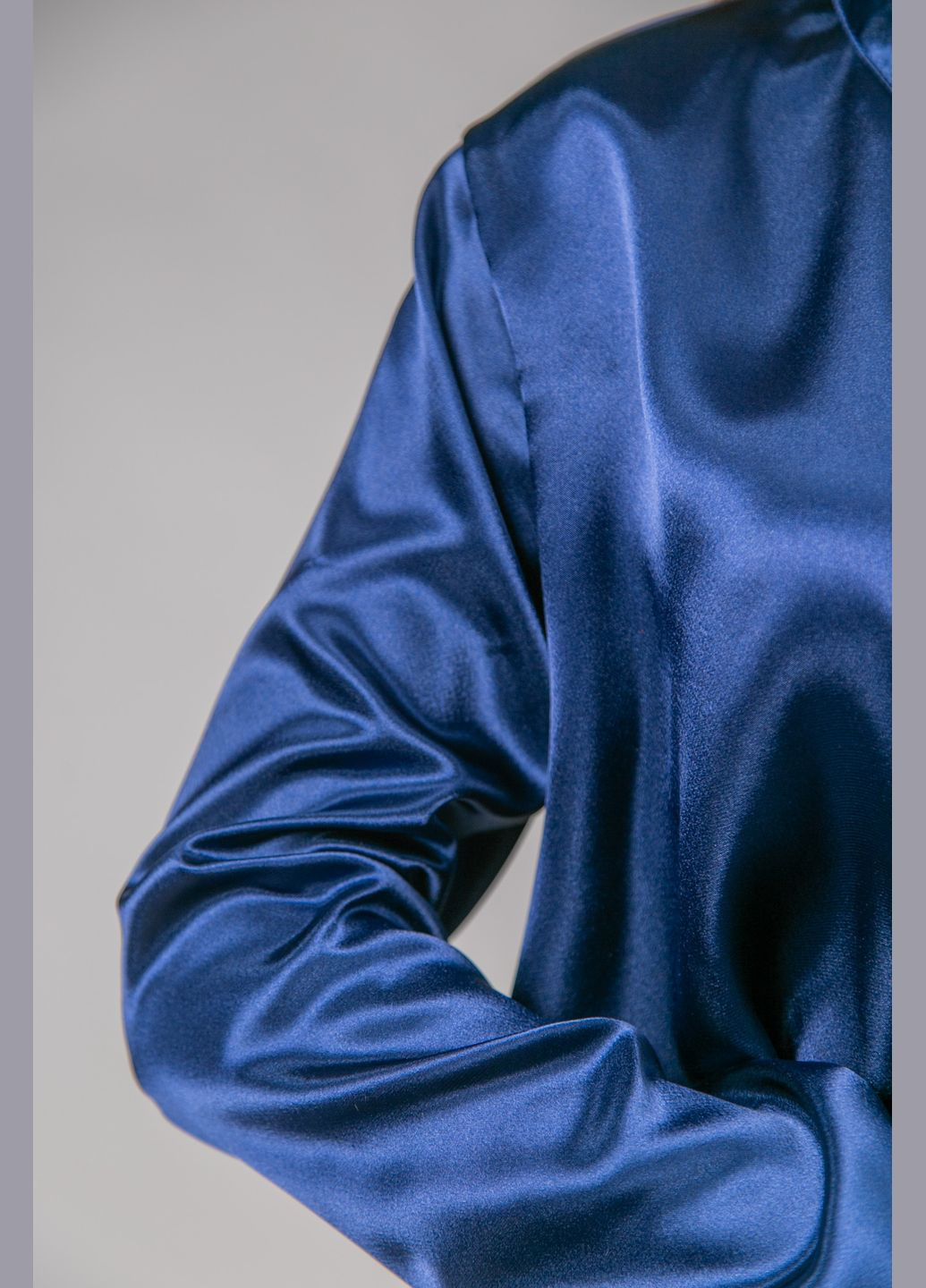Темно-синя демісезонна блуза атласна CHICLY