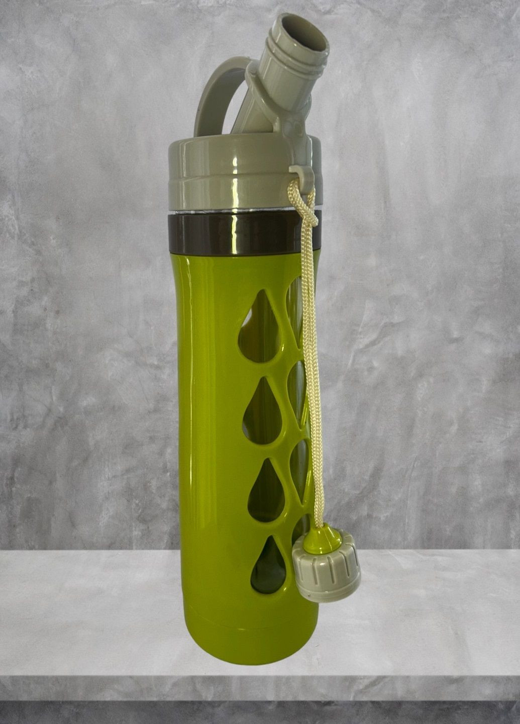 Универсальная современная компактная бутылочка для воды и соков с ручкой для переноски 600мл Зеленая VTech (297669731)